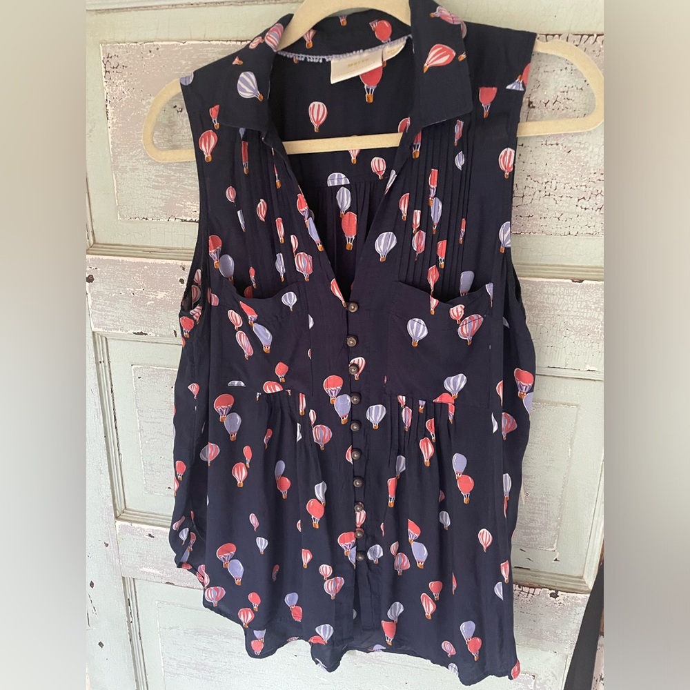 Maeve sleeveless button-down collared shirt Navy Hot Air Balloons Medium